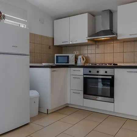 Josipovic דירה ויר